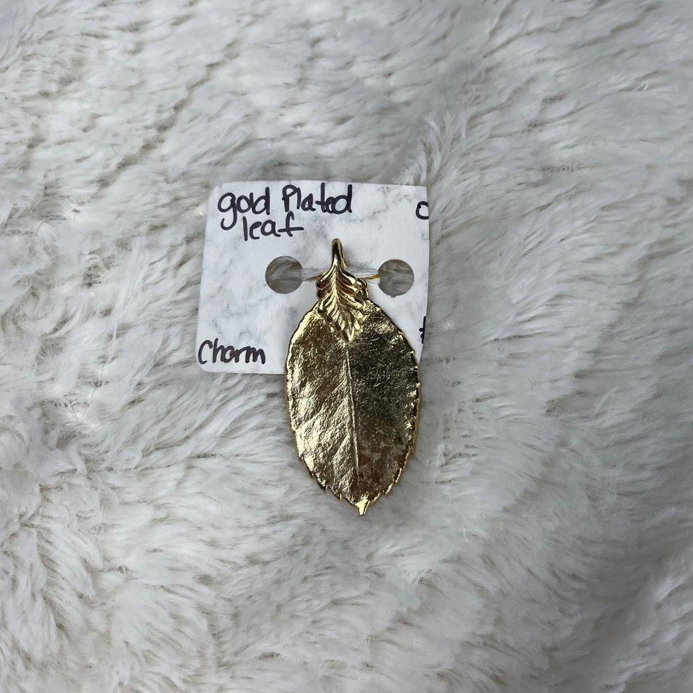 Vintage Gold Plated Leaf Pendant Charm Necklace Jewelry‎ 1 3/4"